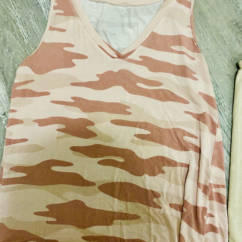 Maurices tank bundle Women's pink Camouflage and Beige lace buttoned Tank Tops